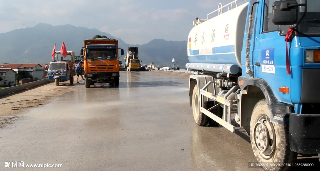 中鐵鐵建高速公路路面機設備作業