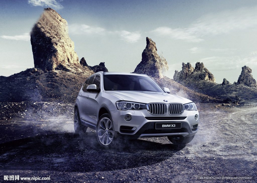 荒漠中驰骋的BMW 汽车海报