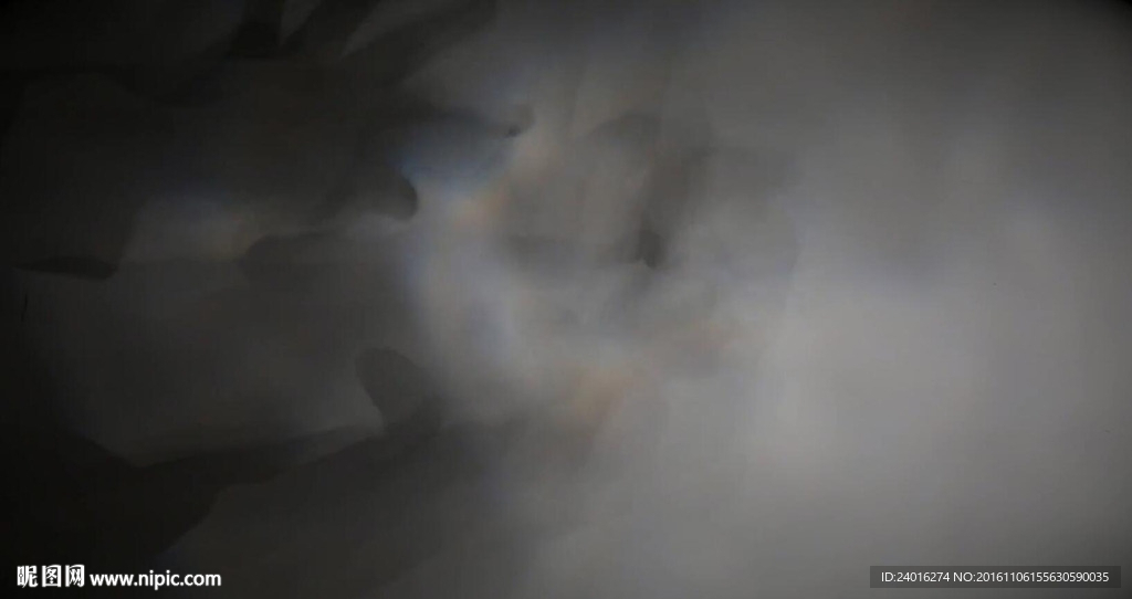 手在霧中