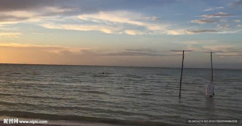 日落時的海灘