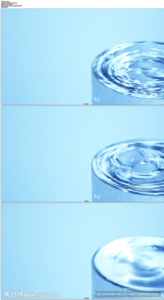 裝滿水的水杯