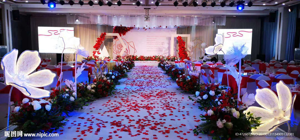 红色玫瑰白色底婚礼背景