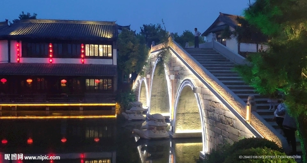臺(tái)兒莊夜景