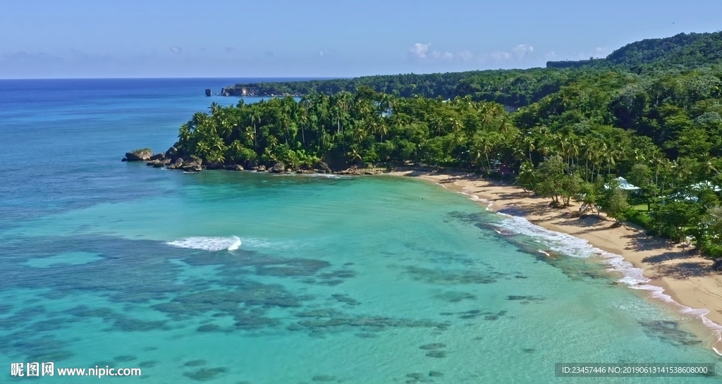 热带岛屿沙滩4K航拍