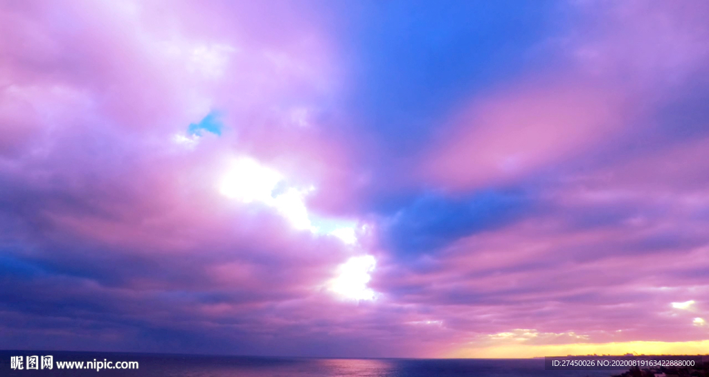 紫色云彩