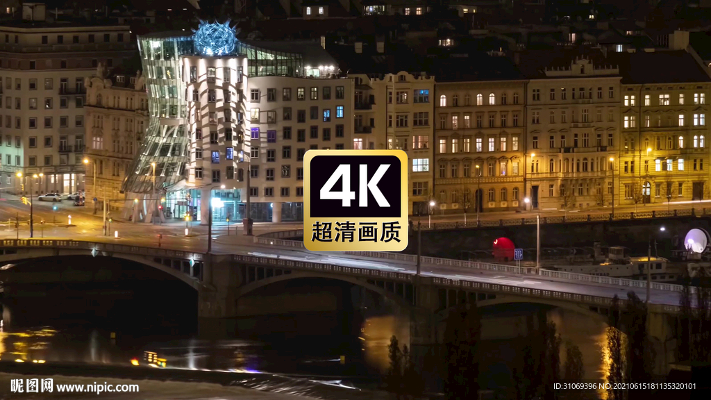 航拍夜晚城市立交橋車流