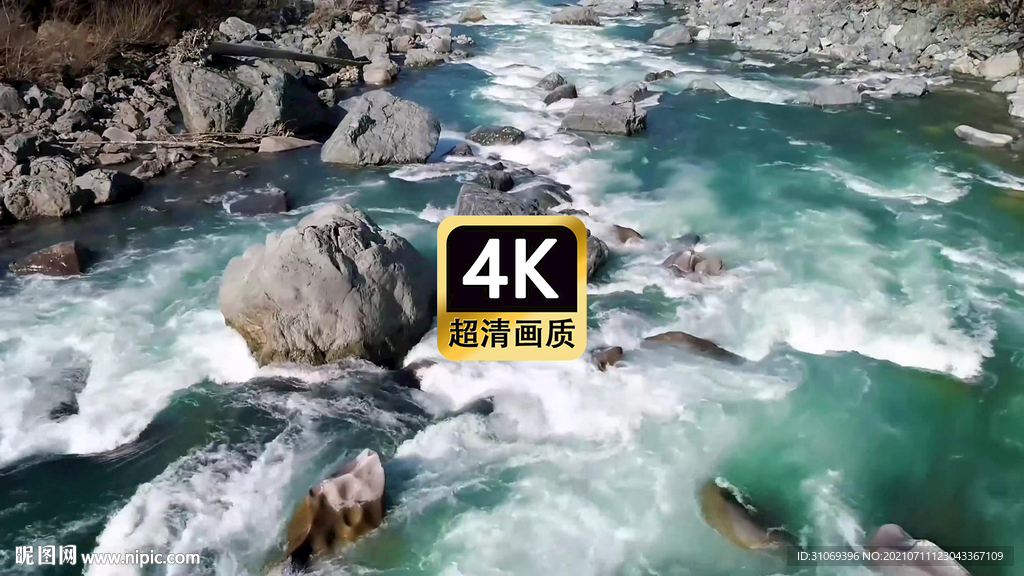 短視頻素材航拍奔流的河水