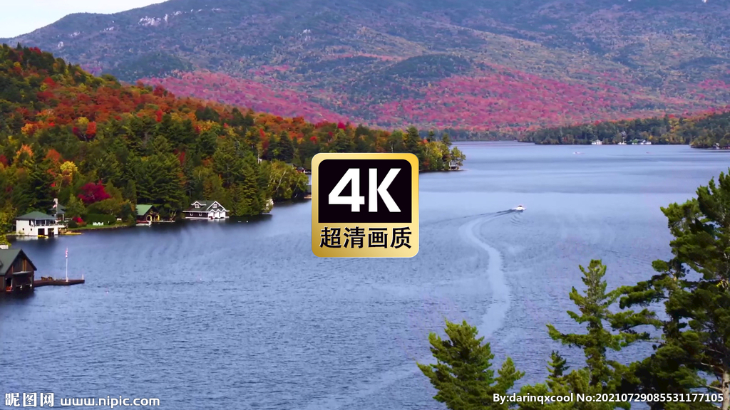 航拍遠山湖泊游艇