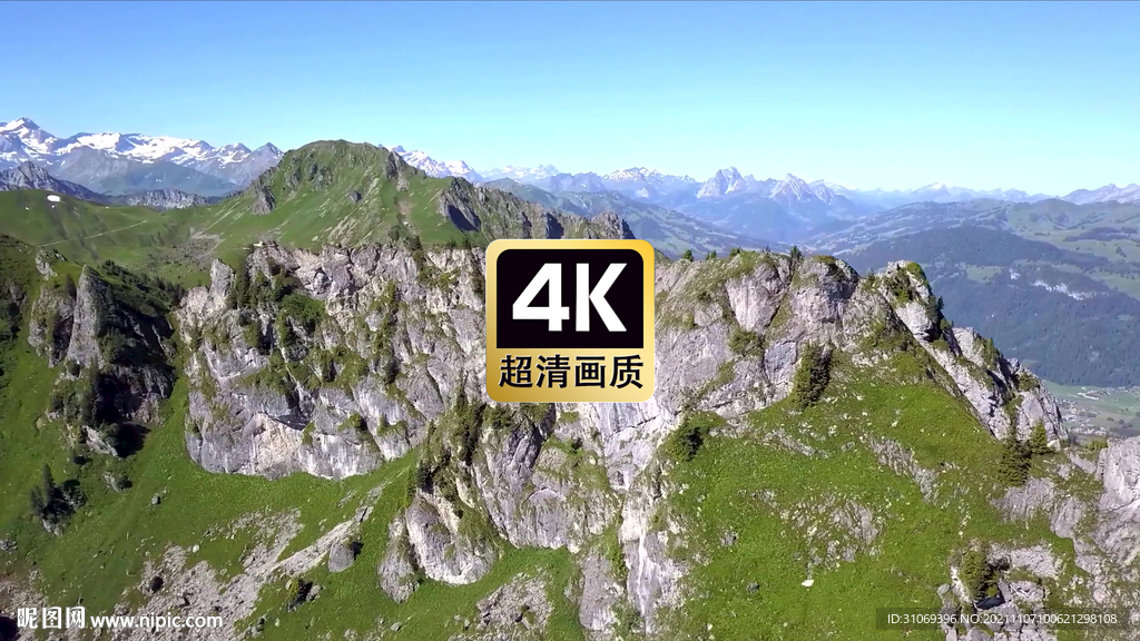航拍遠山峽谷美景