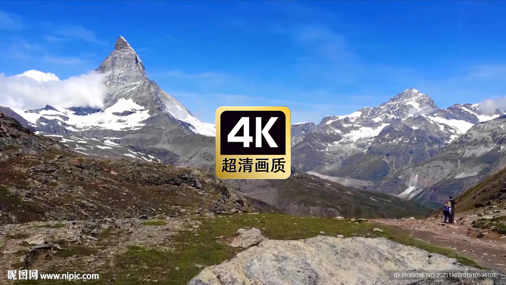 航拍遠(yuǎn)山峽谷美景
