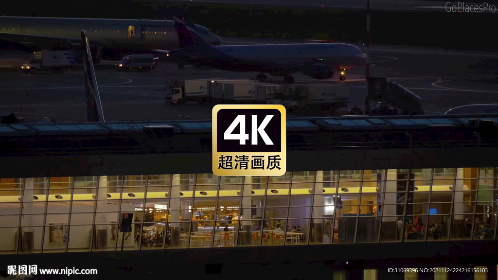 航拍夜晚機場候機廳景色