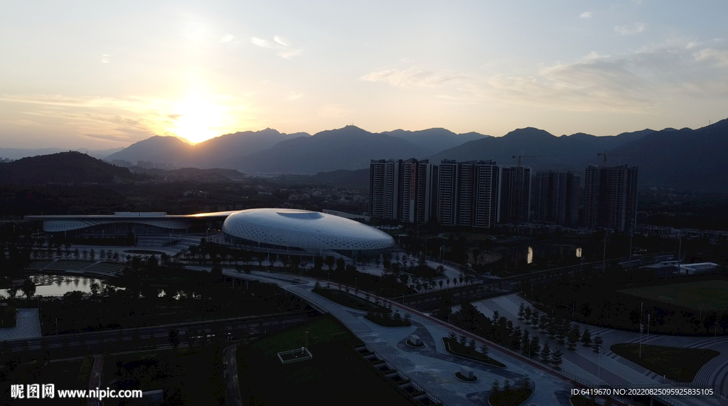清遠(yuǎn)奧林匹克體育中心黃昏日落航