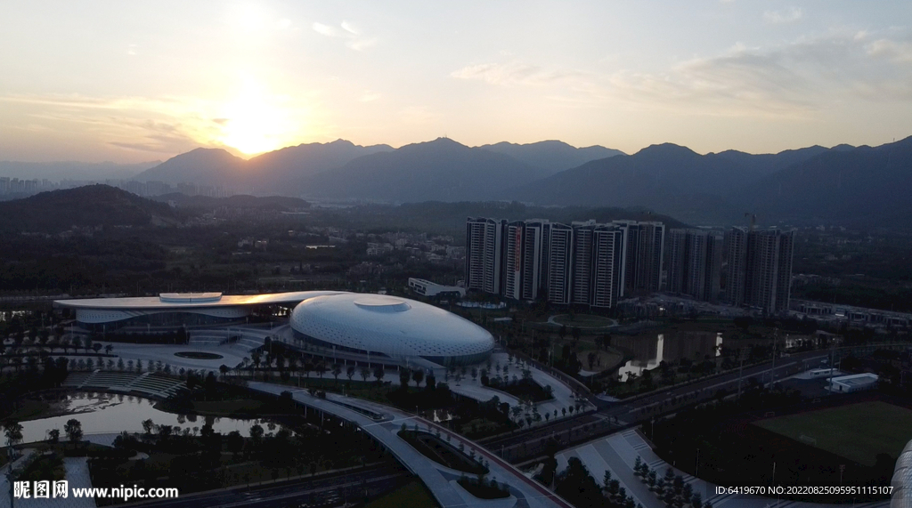 清遠(yuǎn)奧林匹克體育中心黃昏日落航
