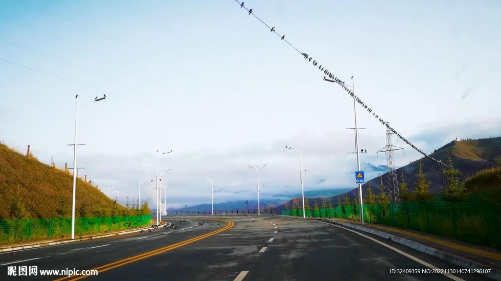 祁連雪山路景