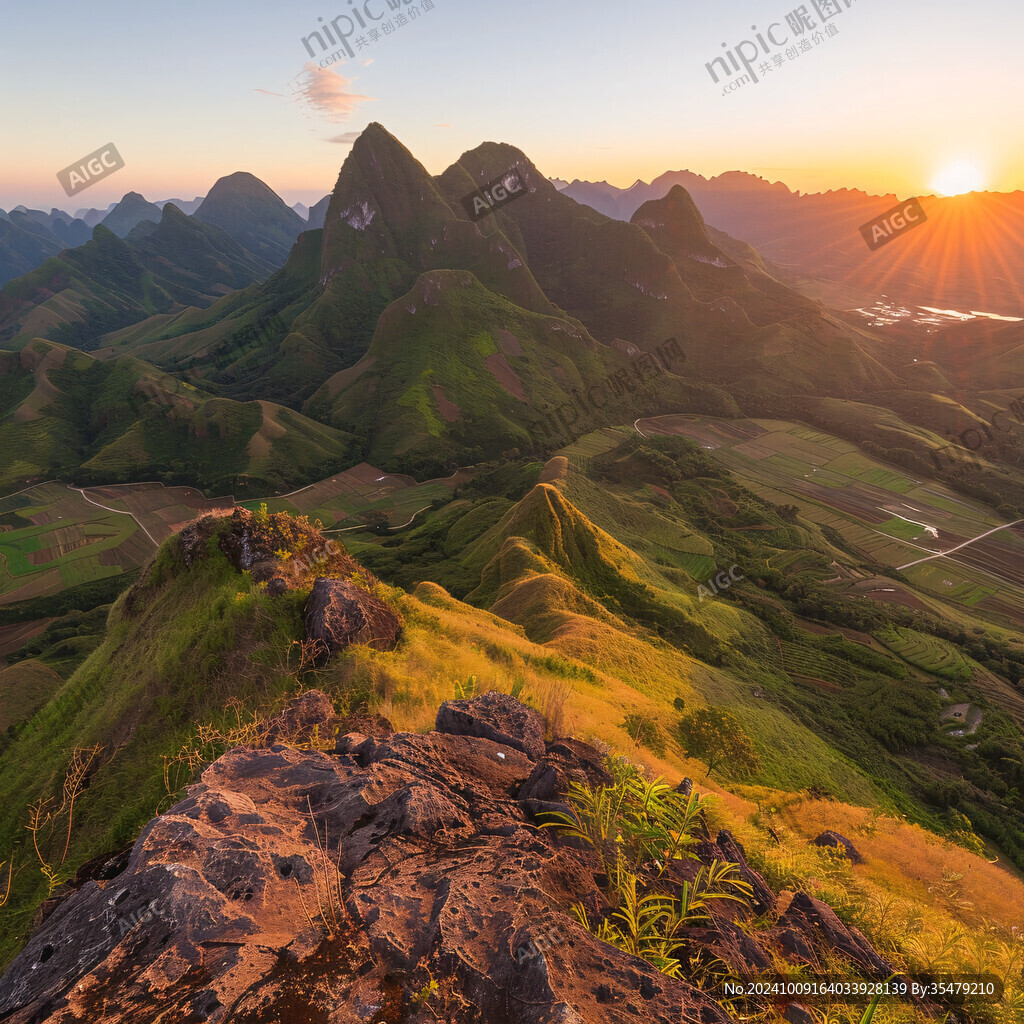 山地丘陵草場夕陽
