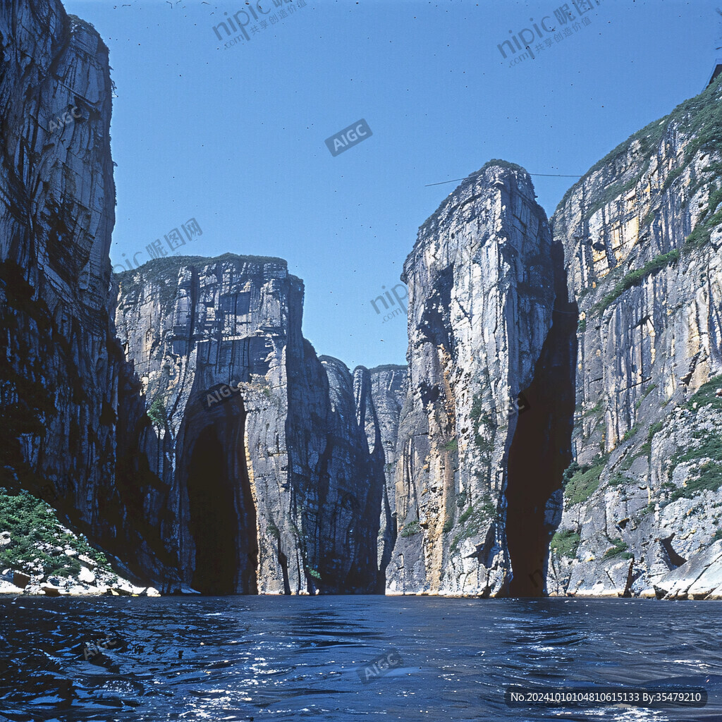 山水風(fēng)景峭壁崖壁崖縫
