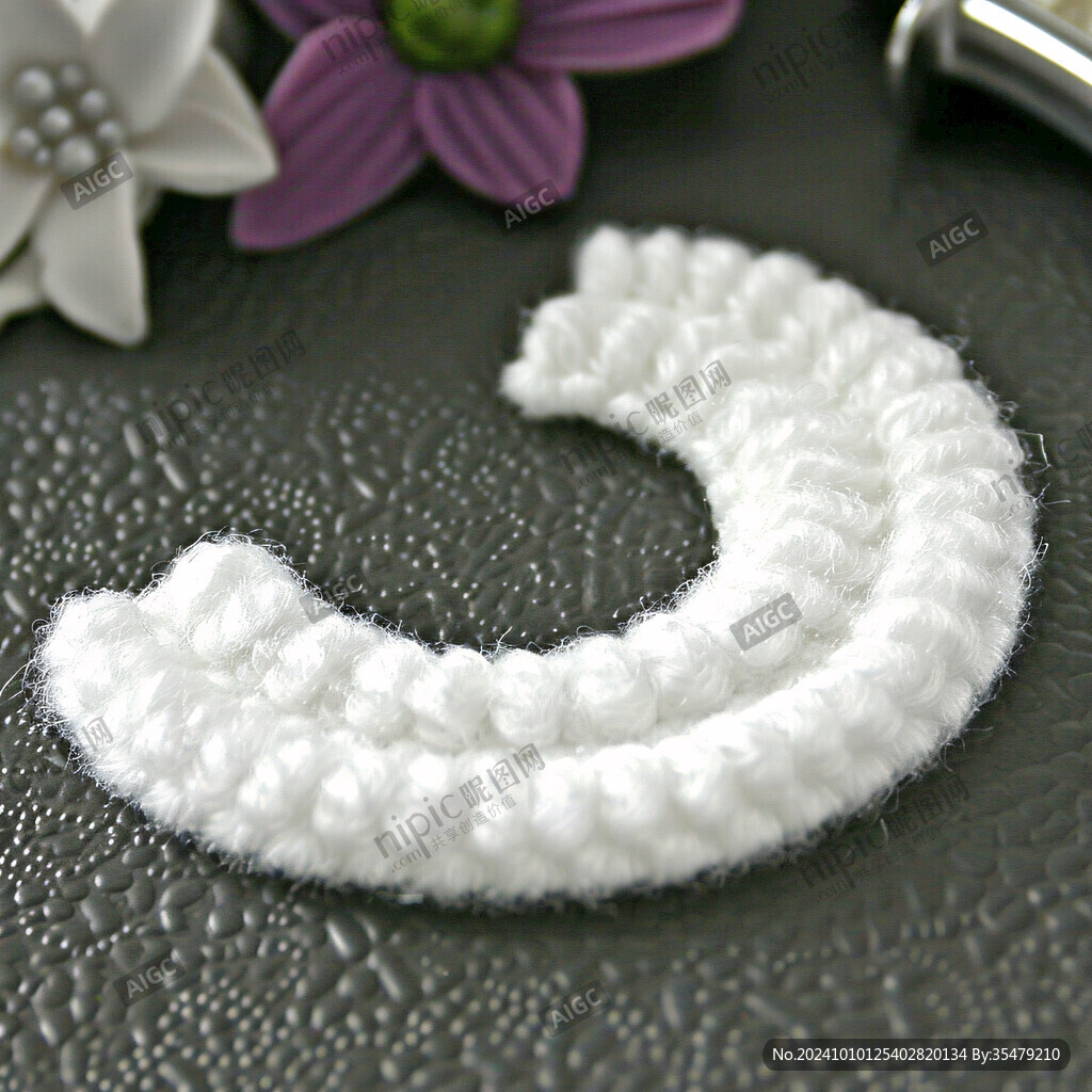 象牙高領(lǐng)環(huán)
