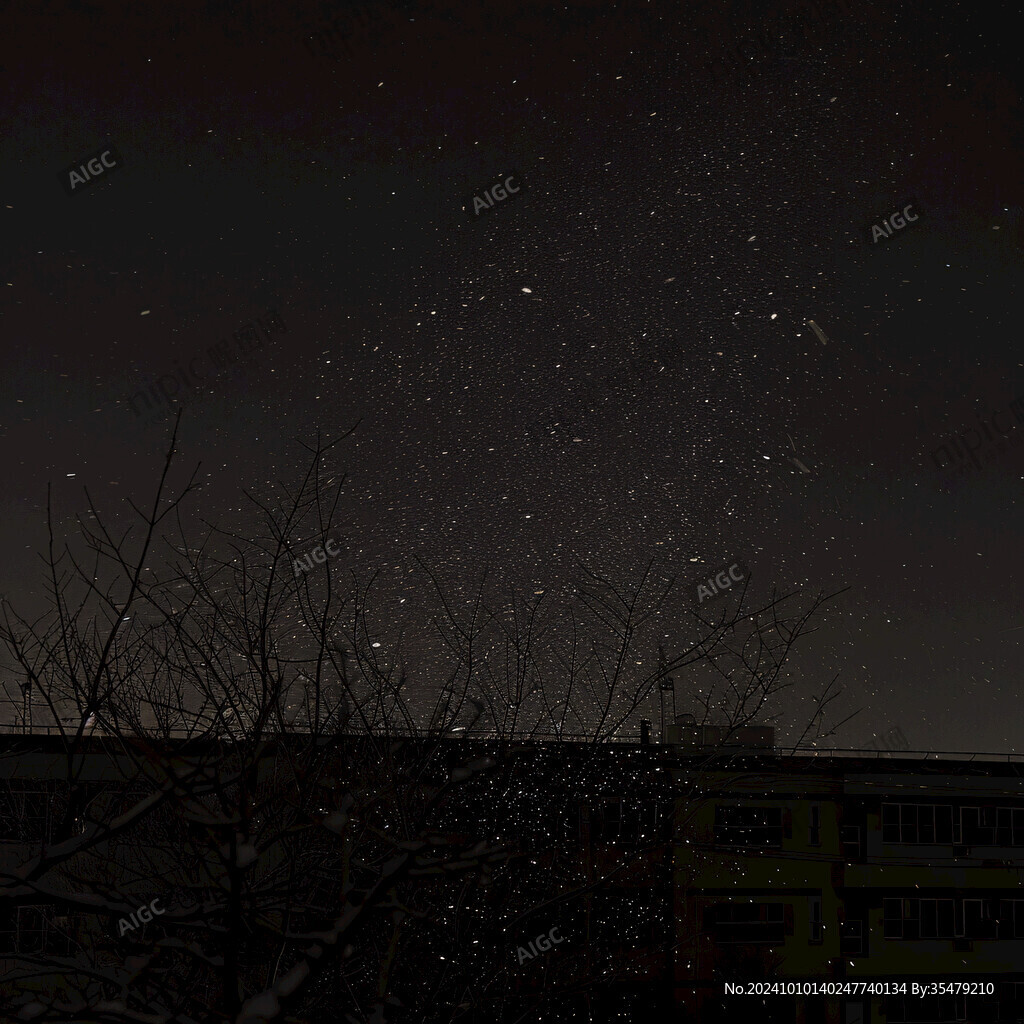 雪花飄落街道上空