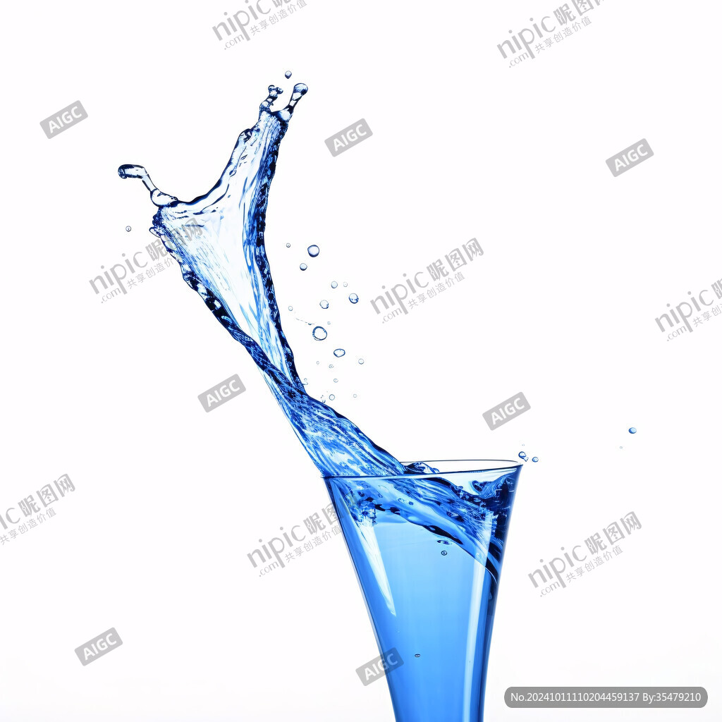 水花四濺的水杯