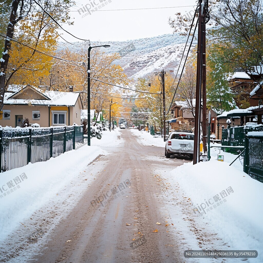 昏黃的雪景街道