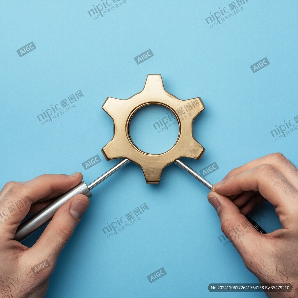 一只手拿著的金色鑰匙