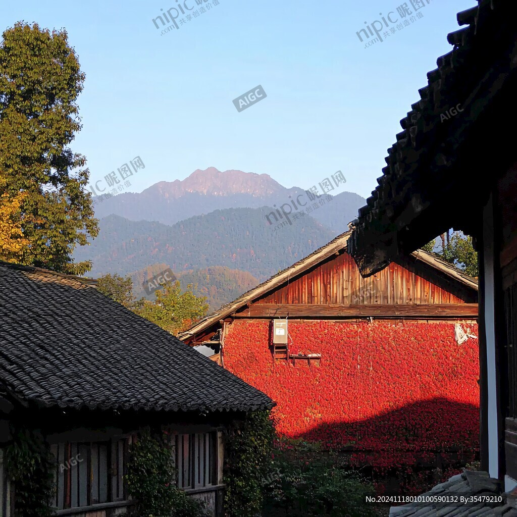 山腳下的紅瓦屋