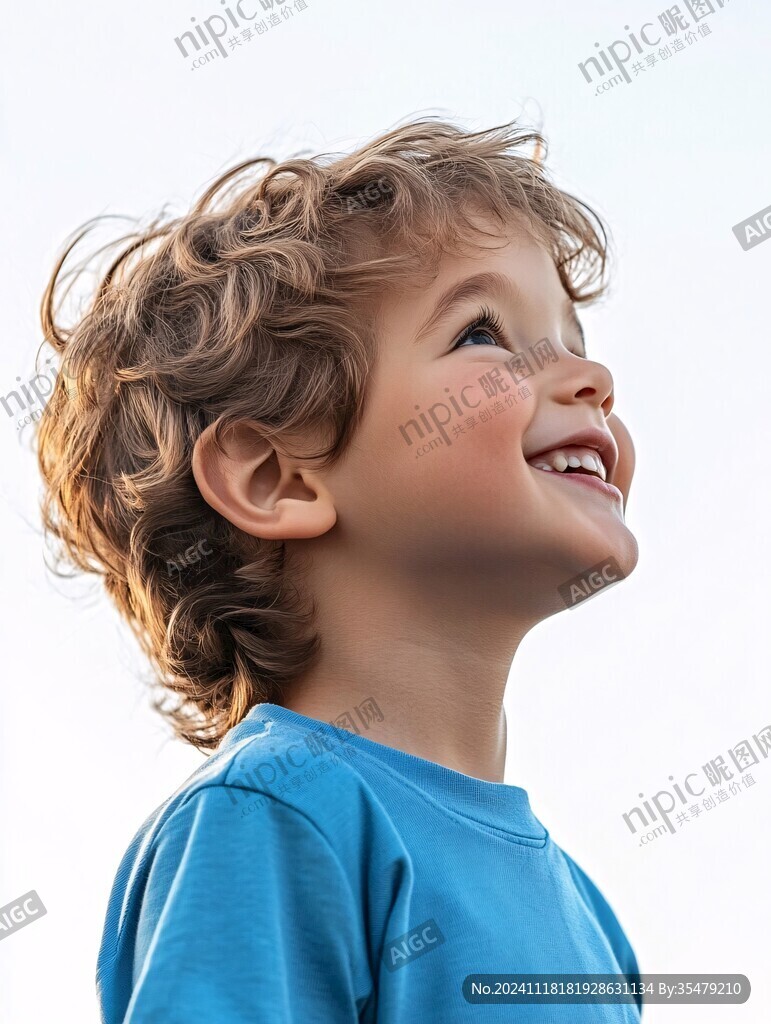 小男孩側面