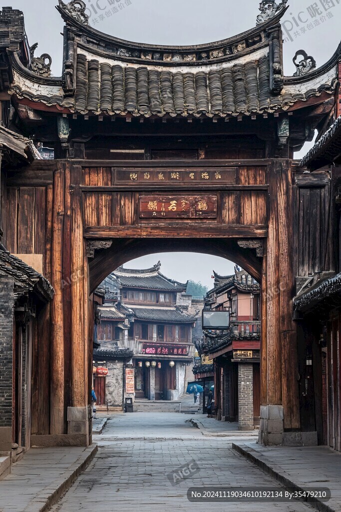 古街木質(zhì)門樓