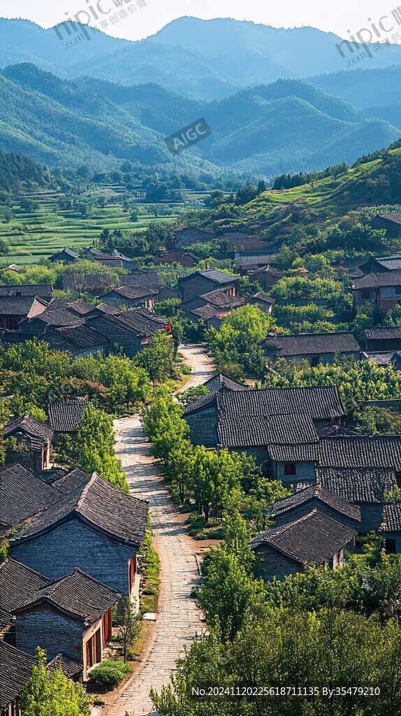 尼山