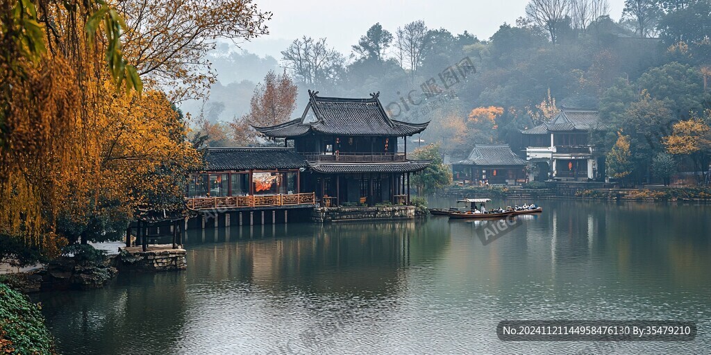 深秀湖秋色