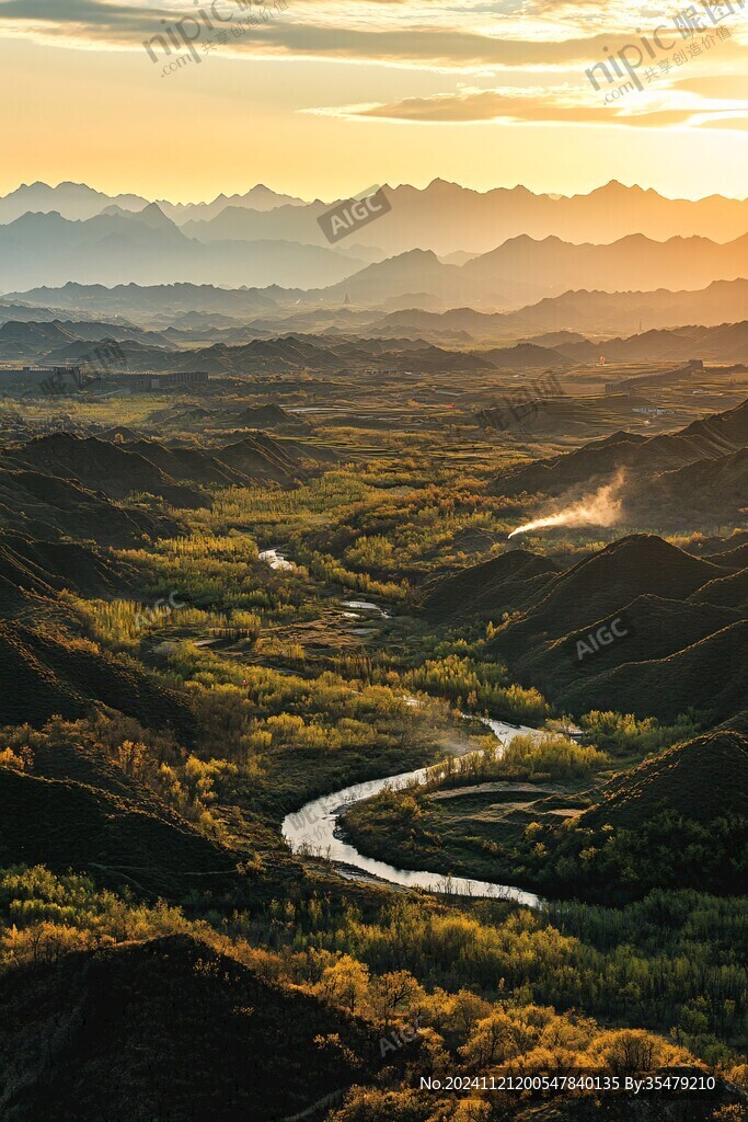 山坳溝壑殘陽