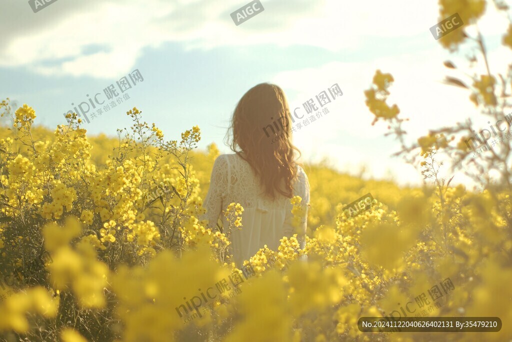 油菜花女人背影