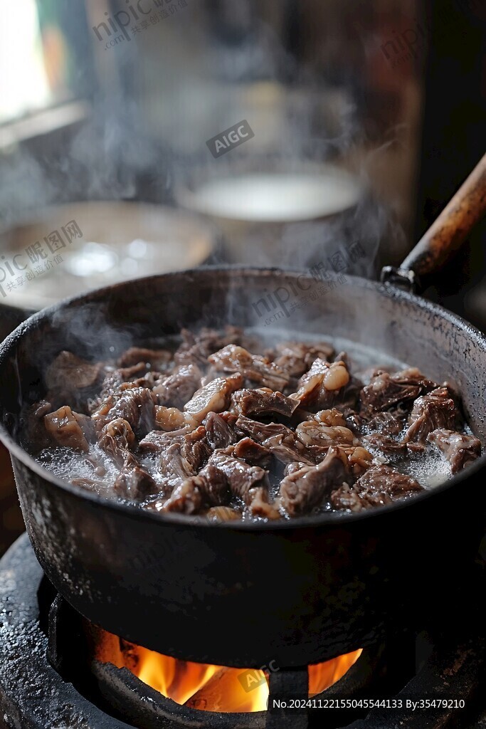 鐵鍋燉牛肉柴火燉羊肉