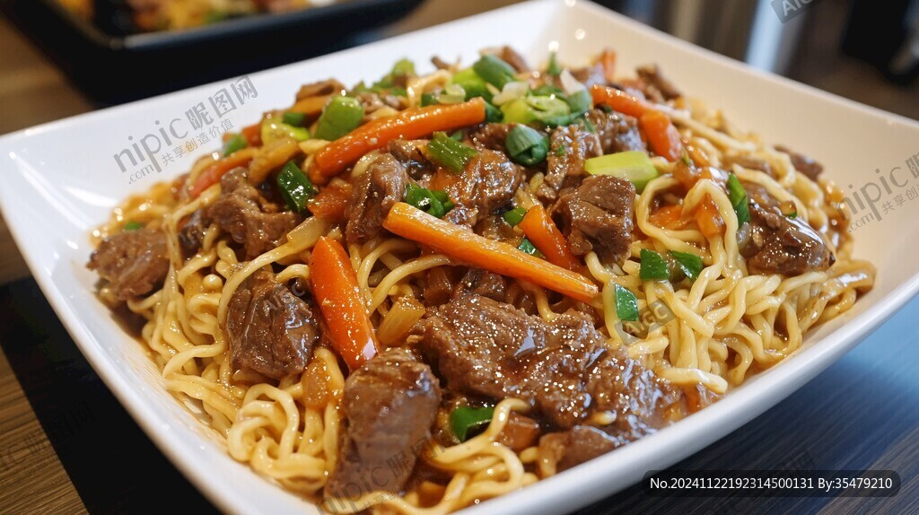 牛肉粒拌面