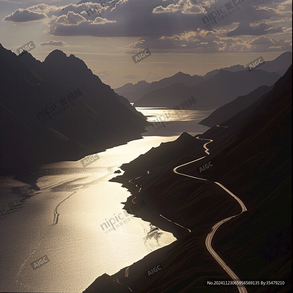 蜿蜒河流山間道路