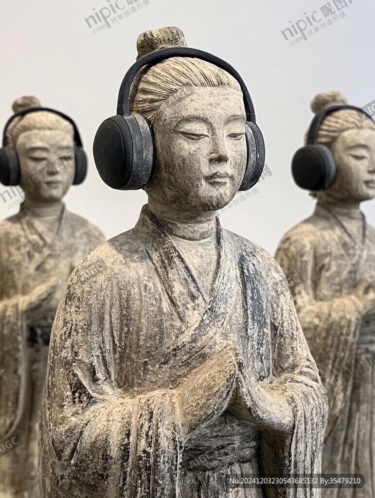 聆聽神態(tài)陶俑