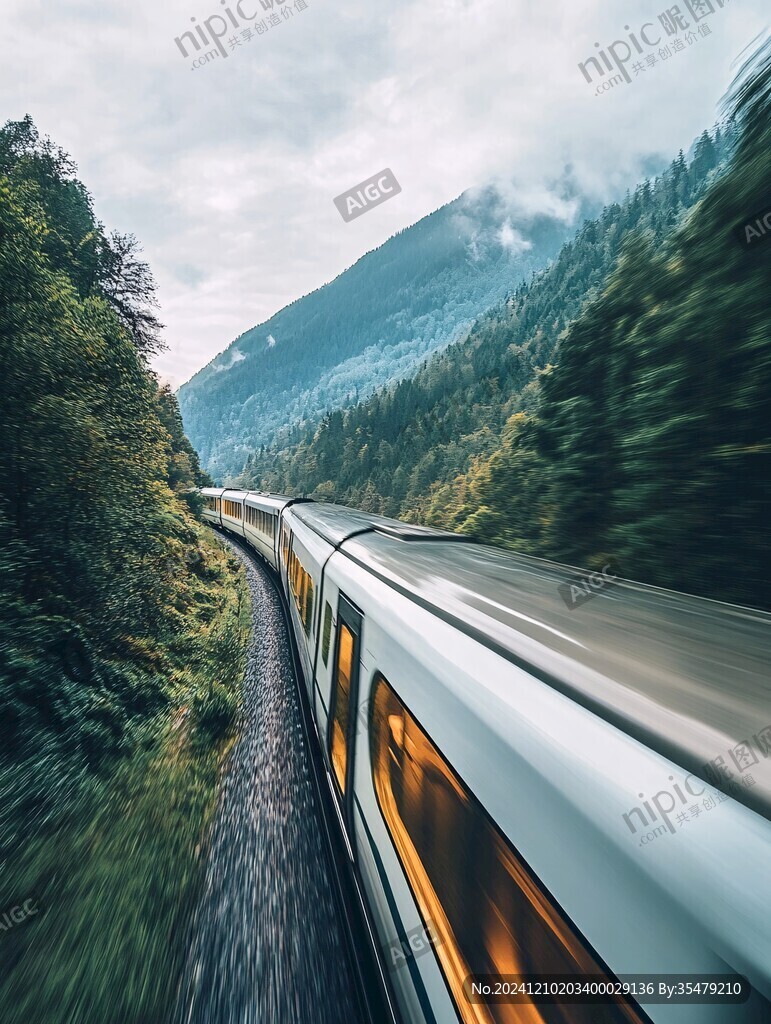 山林中行駛的動車