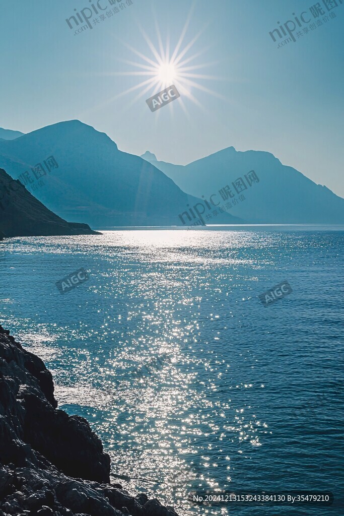 強(qiáng)光下的瀘沽湖