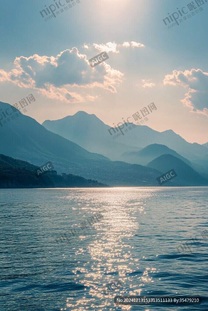 陽光照耀山林水庫