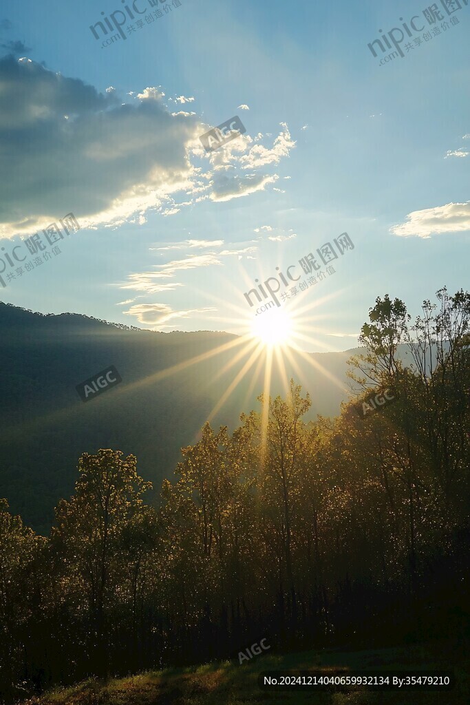太陽(yáng)光芒萬(wàn)丈