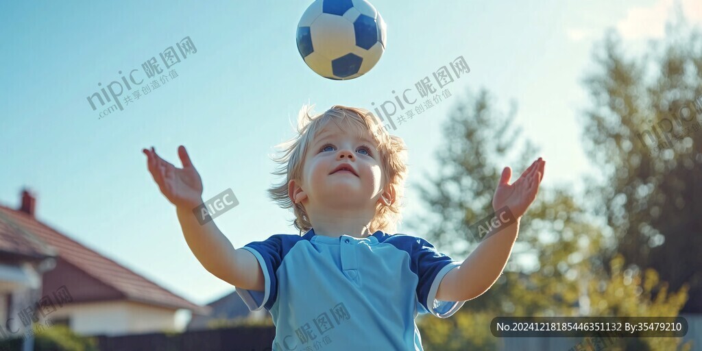 玩球的小孩