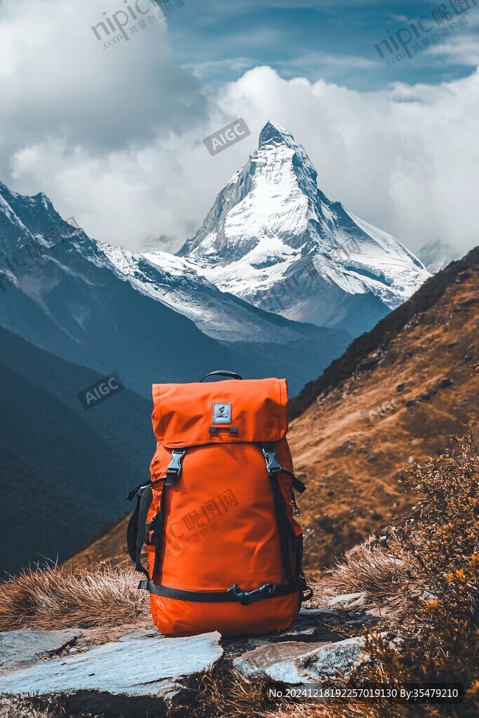 戶外旅游探險爬山