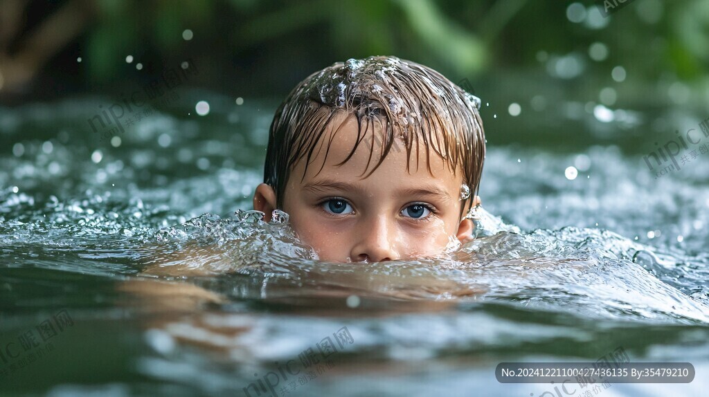 戲水少年