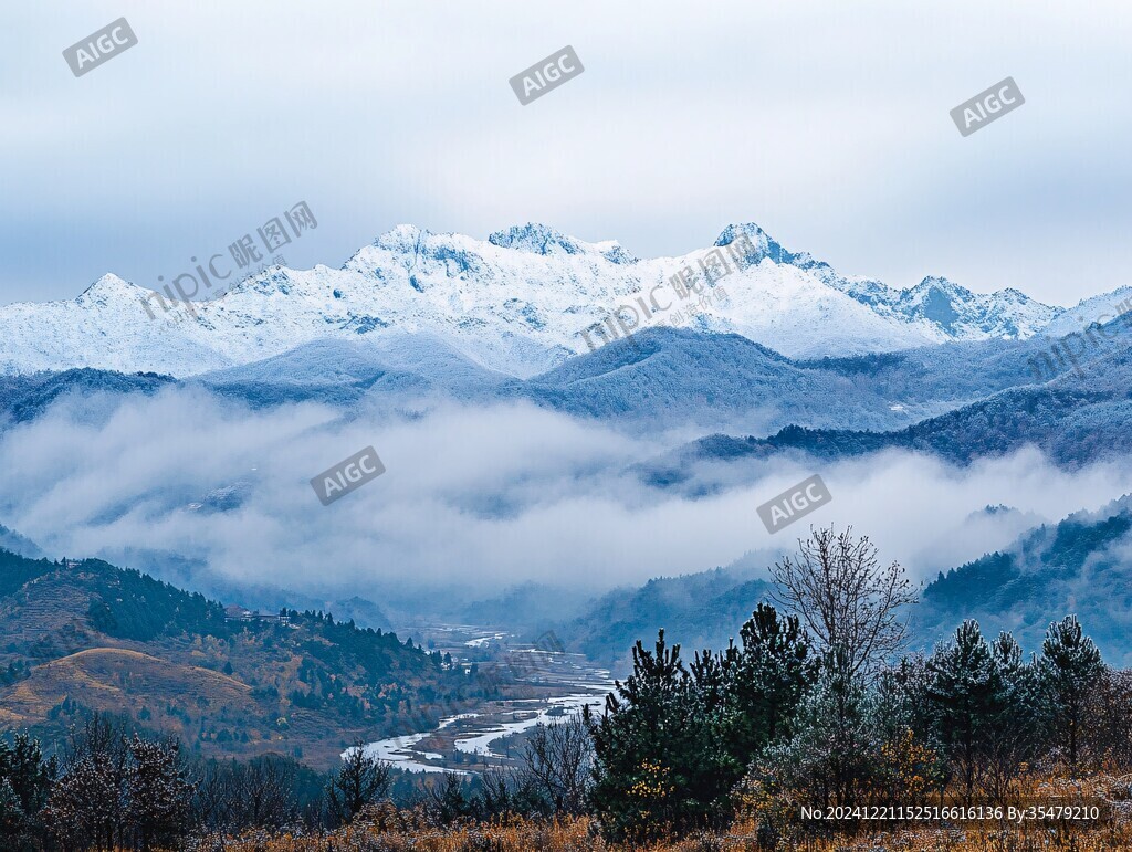 岷山晨霧