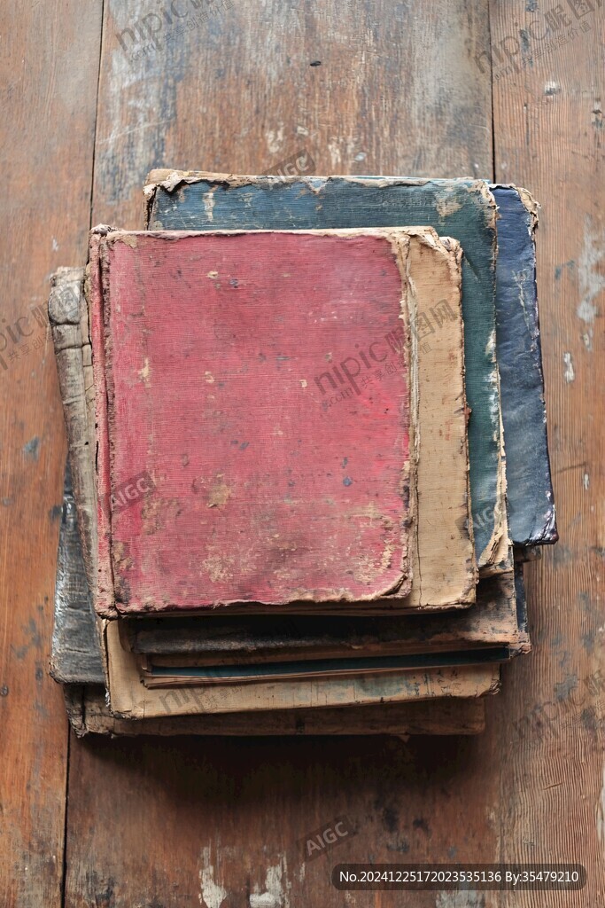 一摞舊畫書