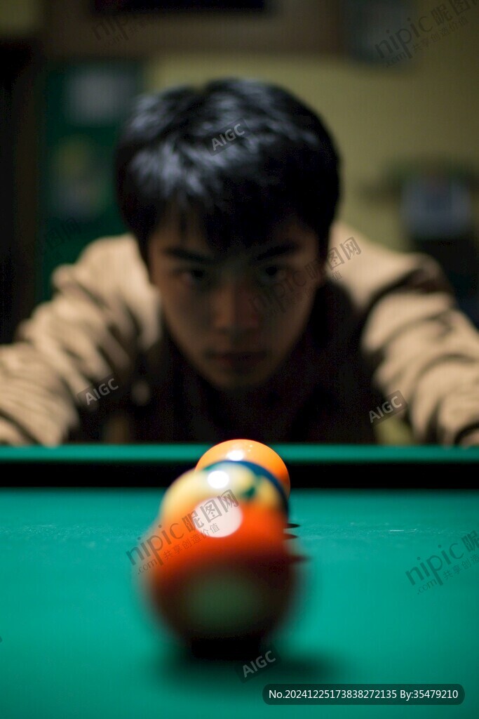 臺球室打臺球桌球運動
