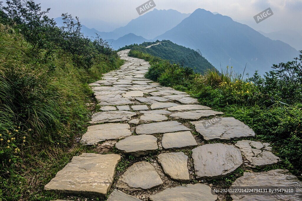 登山道路石板路
