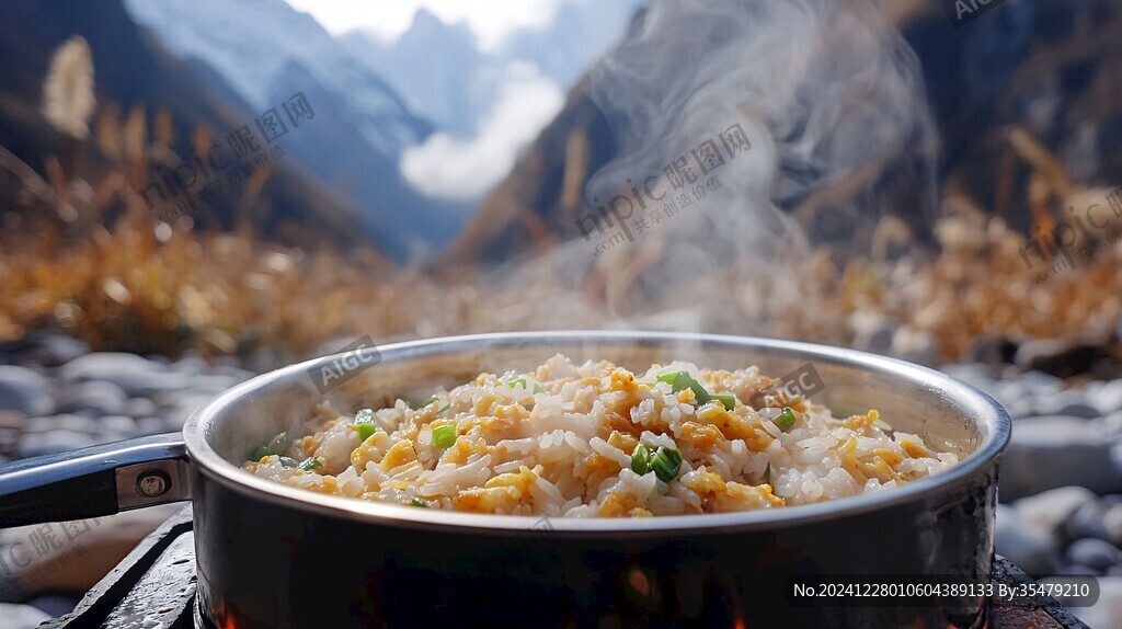 冒著熱氣的米飯