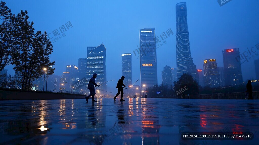 雨天晨練的人們