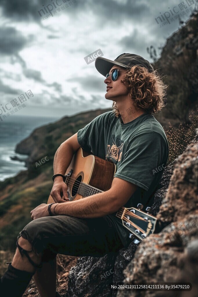 海邊彈吉他的少年